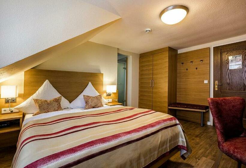 标准间, Neuwarft Altbau