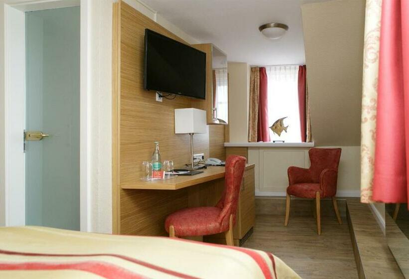 标准单人间, Neuwarft Altbau