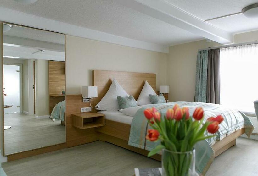 标准间, Neuwarft Altbau