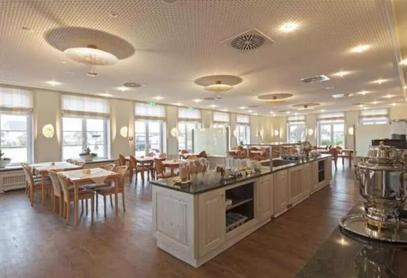 スタンダードトリプルルーム, Neuwarft Altbau
