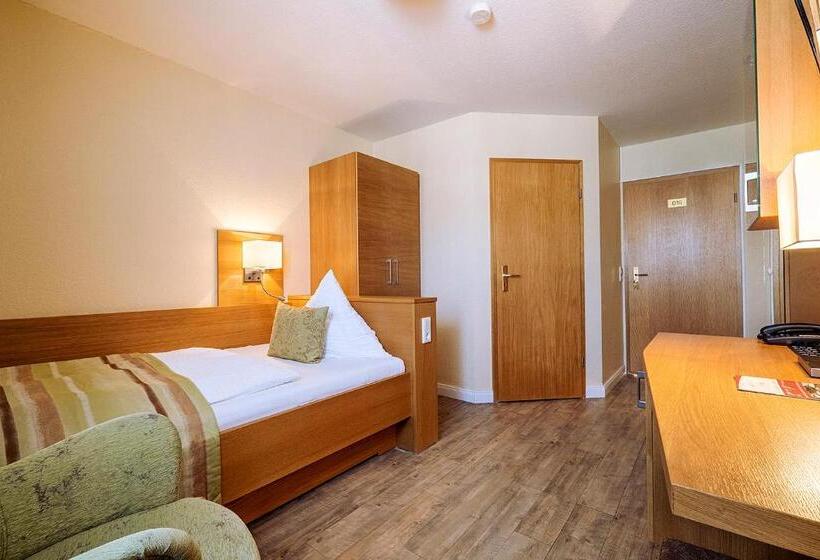 标准单人间, Neuwarft Altbau