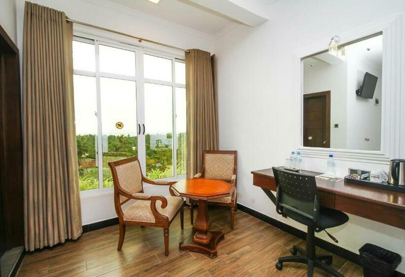 标准间, Sasha Transit