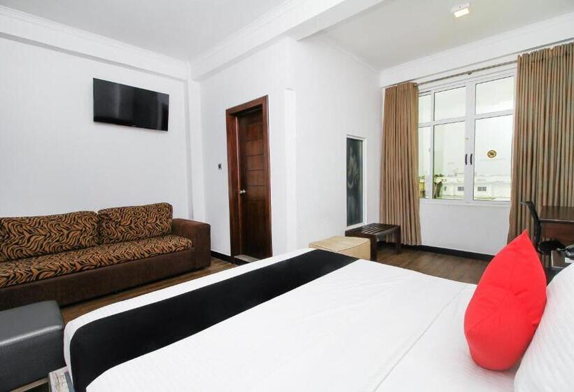 豪华单人间, Sasha Transit