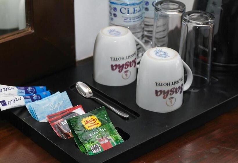 标准间, Sasha Transit