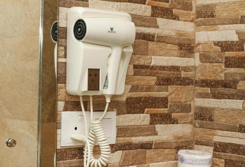 标准间, Sasha Transit