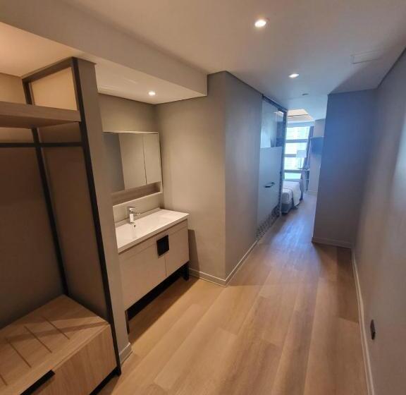 Quarto Estandar Individual, Infinity Tower Suites