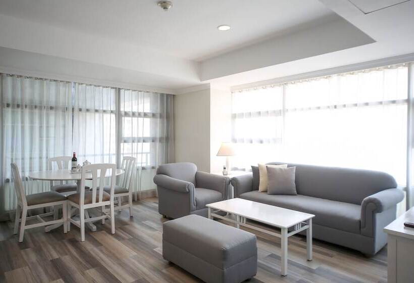 스위트, Infinity Tower Suites