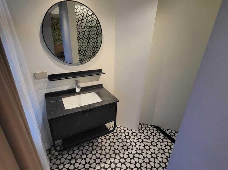 디럭스 룸, Infinity Tower Suites