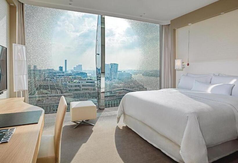 带城市景观和大床的豪华房间, The Westin Hamburg