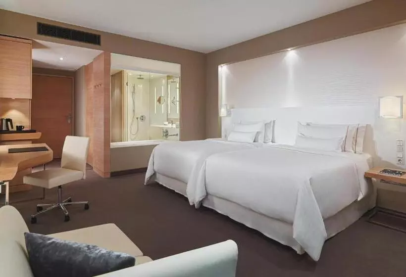 Classic Room with Views, The Westin Hamburg