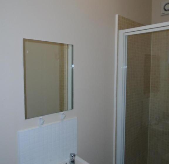 이코노미 룸, The Swan Inn Pub