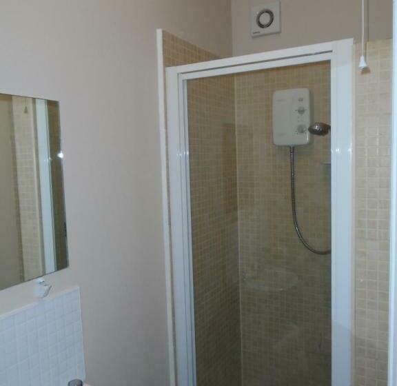 이코노미 룸, The Swan Inn Pub