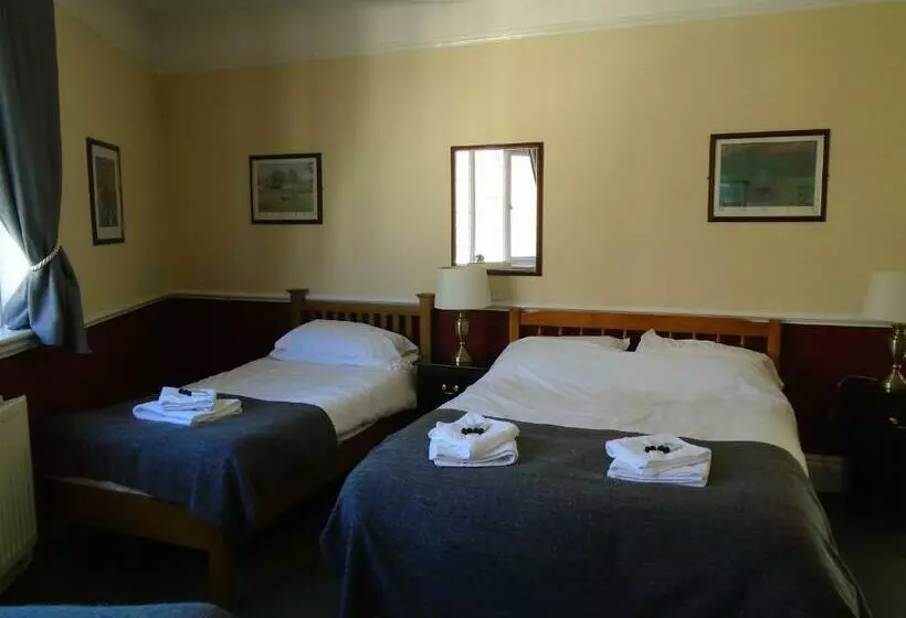 اتاق خانوادگی, The Swan Inn Pub