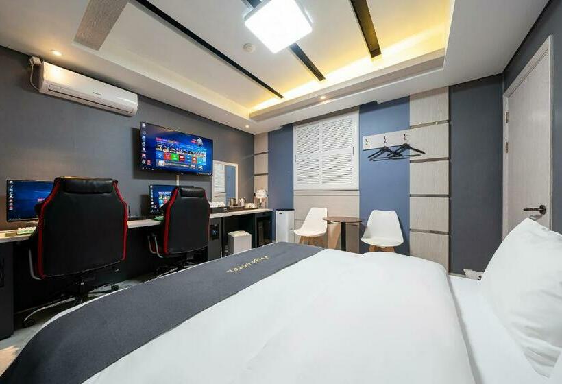 Quarto Estandar, The Nox