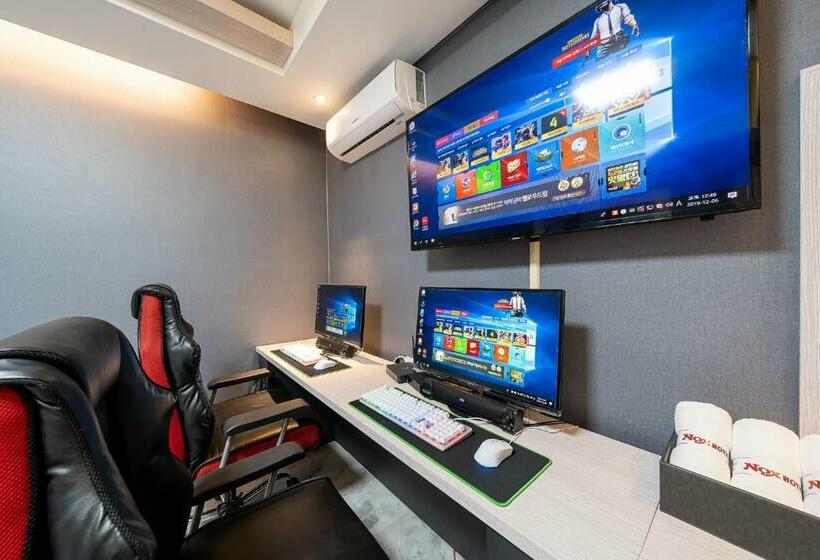 Quarto Estandar, The Nox