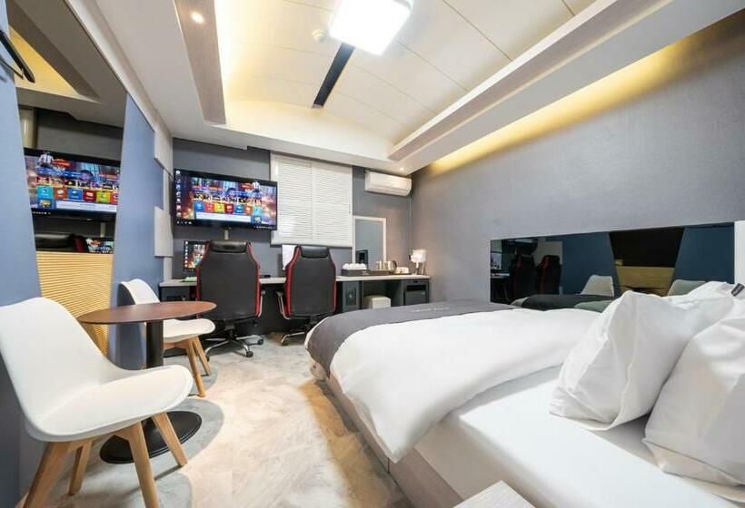 Quarto Estandar, The Nox