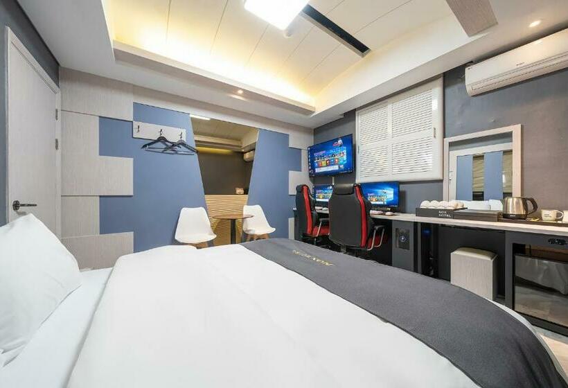 Quarto Estandar, The Nox