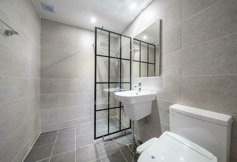 Quarto Estandar, The Nox