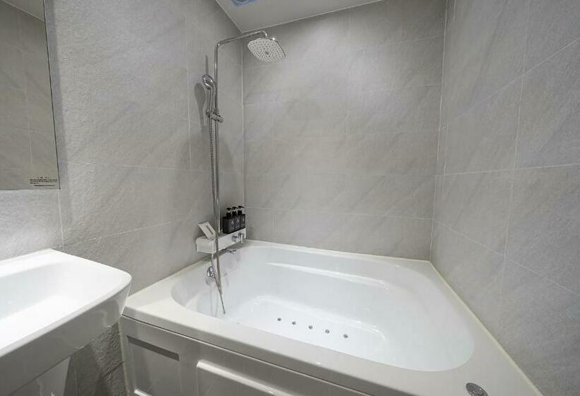 Quarto Deluxe, The Nox