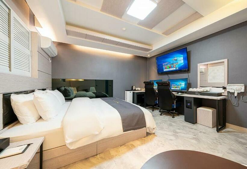 Quarto Deluxe, The Nox