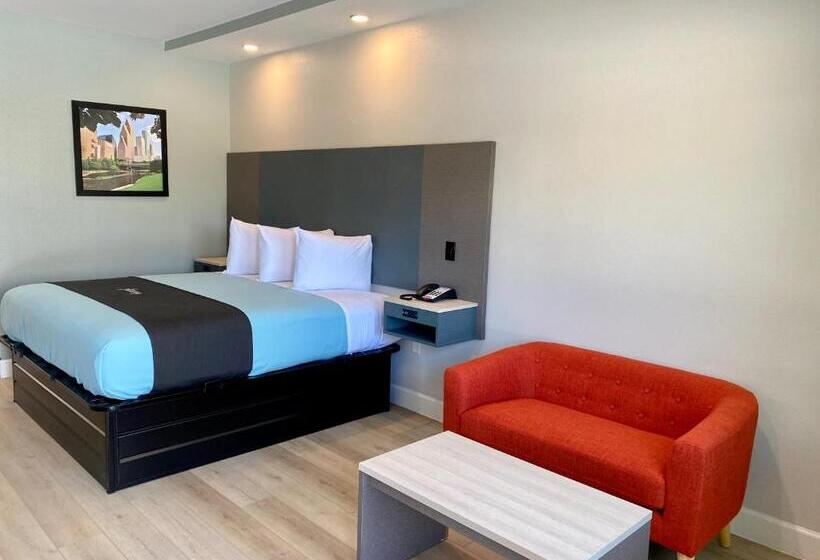 スタンダードスタジオ, Blue Star Inn