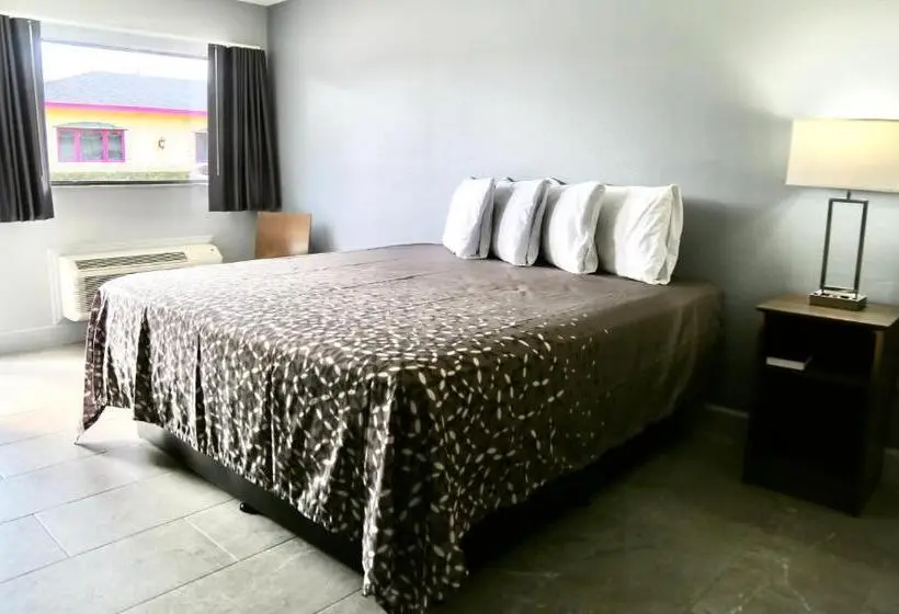 キングサイズベッドのスタンダードルーム, Home Inn & Suites Orlando Apopka