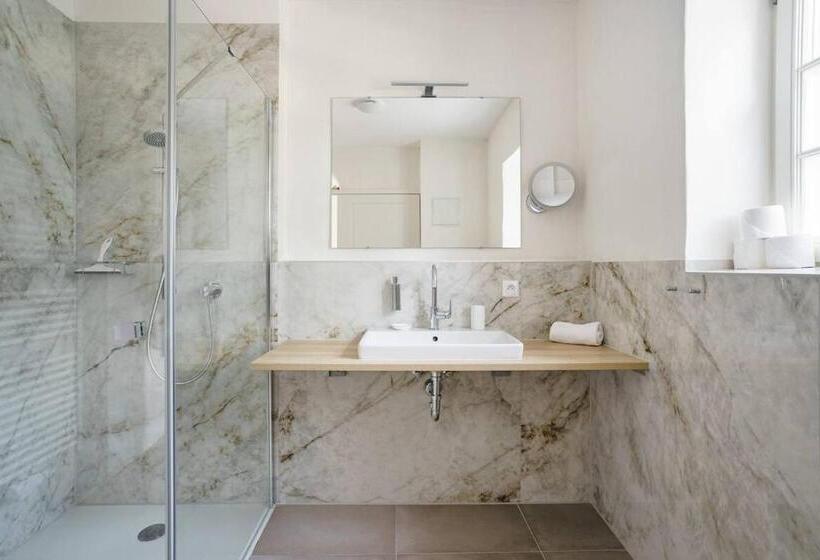 スタンダードルーム, Domaine De Saint Pierre Travaillan