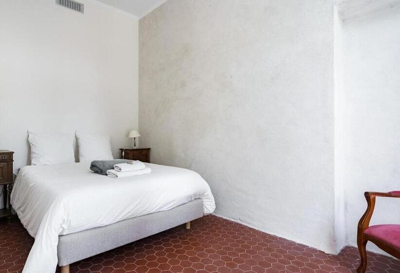 Номер Стандарт с Балконом, Domaine De Saint Pierre Travaillan