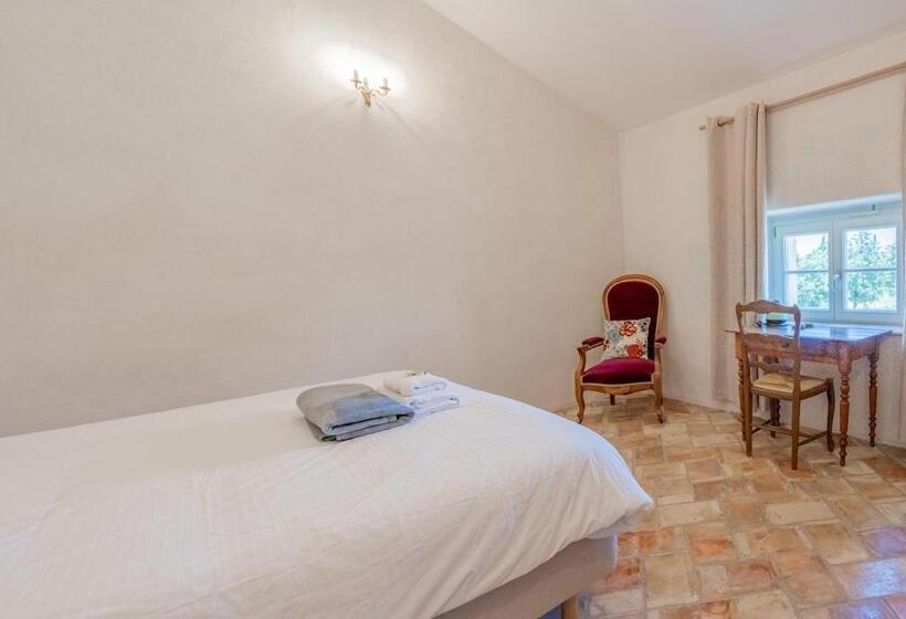 基本间, Domaine De Saint Pierre Travaillan