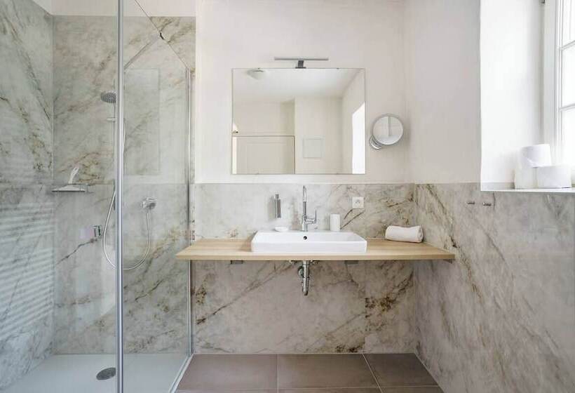 スタンダードルーム, Domaine De Saint Pierre Travaillan