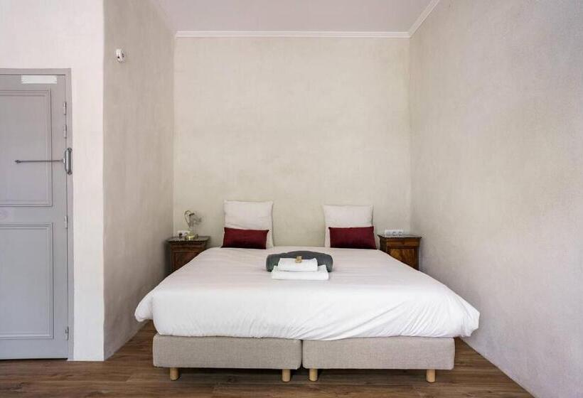 スタンダードルーム, Domaine De Saint Pierre Travaillan