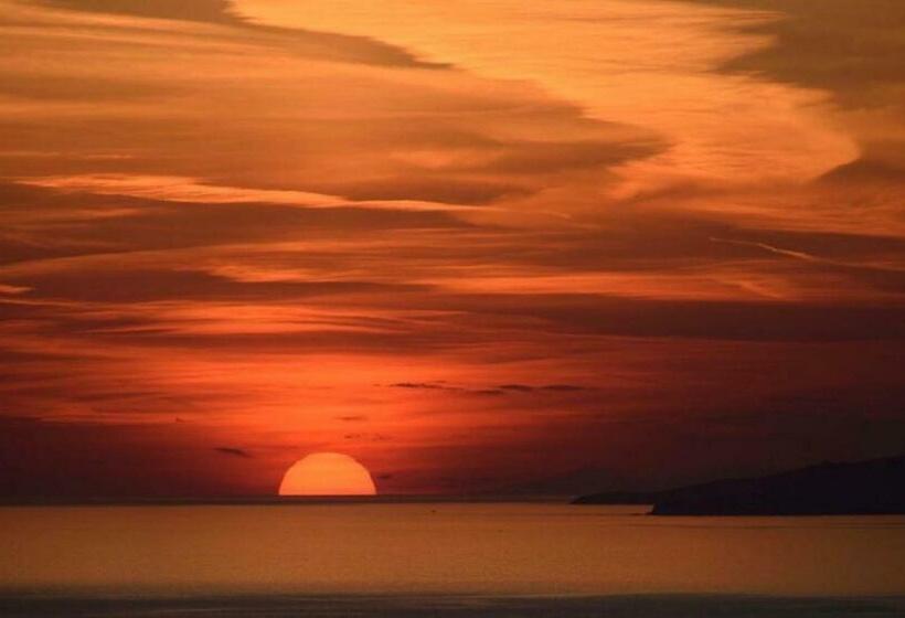 جناح مطلّ علي البحر, Crystal Suites