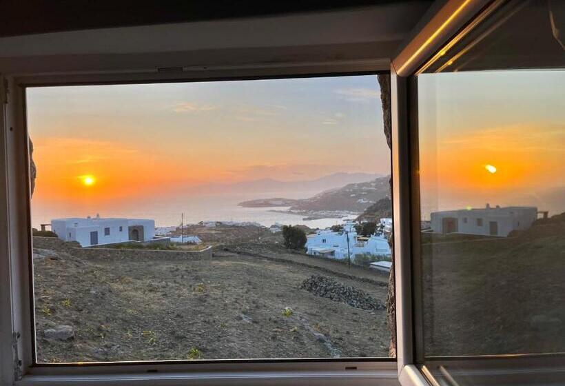 إستوديو سوبيريور, Crystal Suites