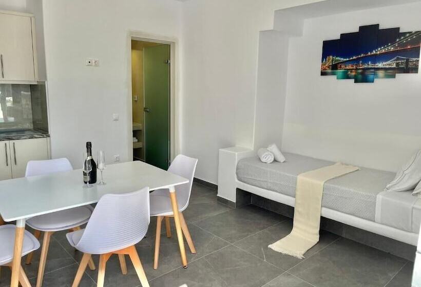 شقة غرفة واحدة, Crystal Suites