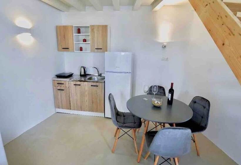 إستوديو ديلوكس, Crystal Suites