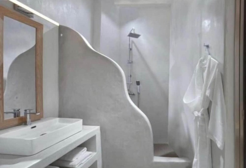 إستوديو قياسى مطل على البحر, Crystal Suites