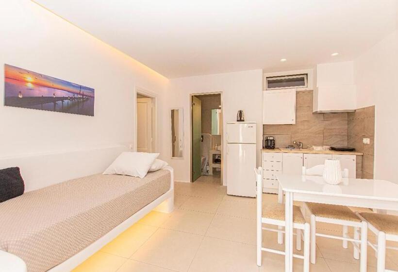 شقة غرفة واحدة, Crystal Suites