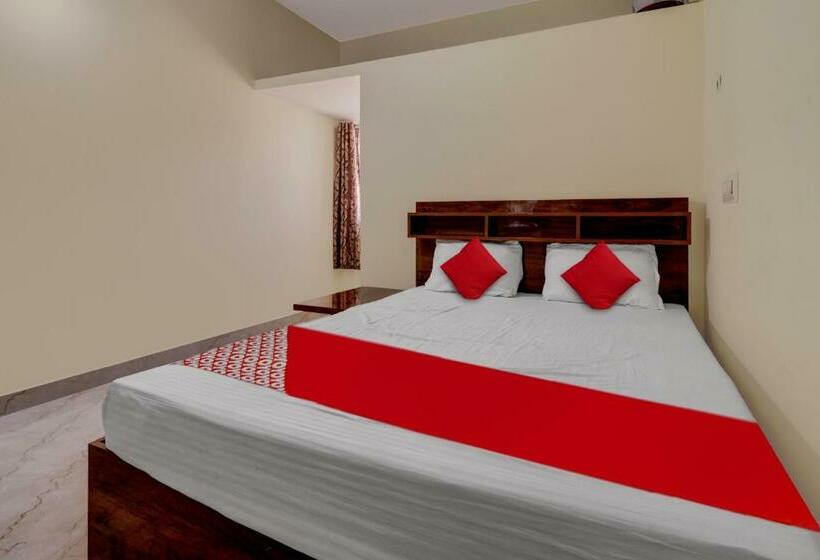 Pokój Trzyosobowy Klasyczny, Collection O Preethi Boarding & Lodging