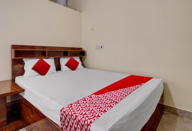 三人经典房间, Collection O Preethi Boarding & Lodging