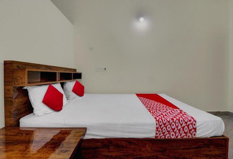 Pokój Trzyosobowy Klasyczny, Collection O Preethi Boarding & Lodging