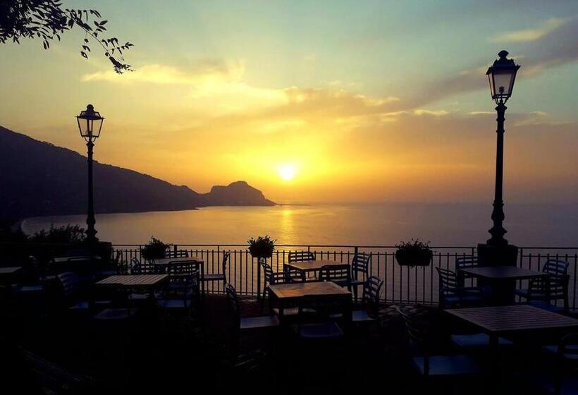 スーペリアスタジオ, La Casa Del Mar Cefalù