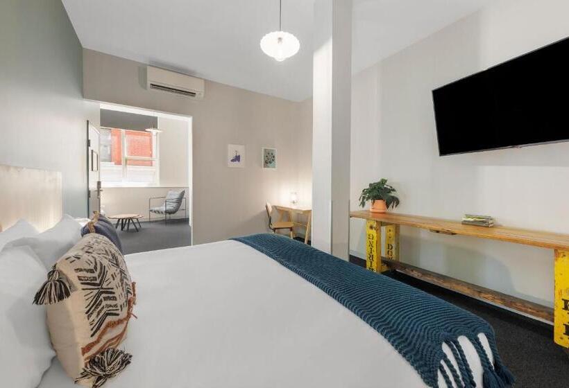 Люкс, Selina Central Melbourne