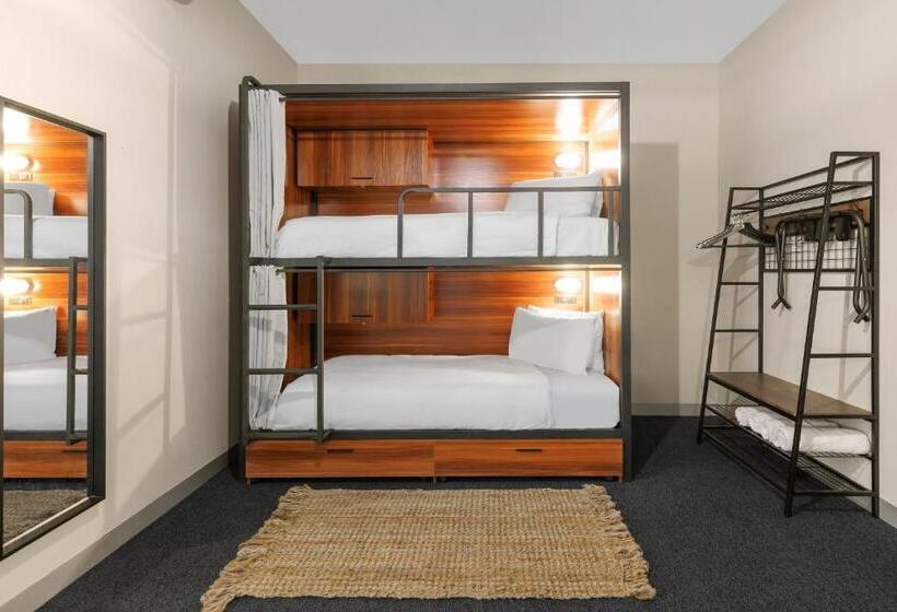 Семейный Номер, Selina Central Melbourne