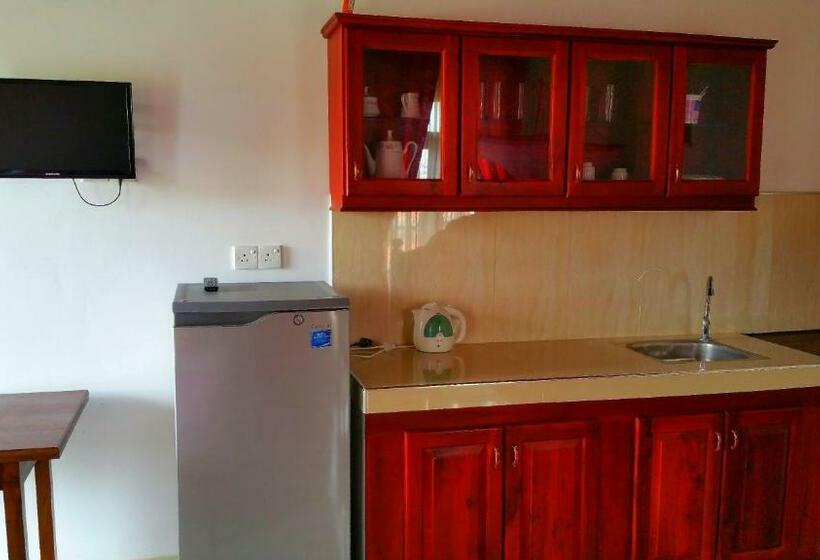 חדר דלוקס לשלושה, Holiday Fashion Inn