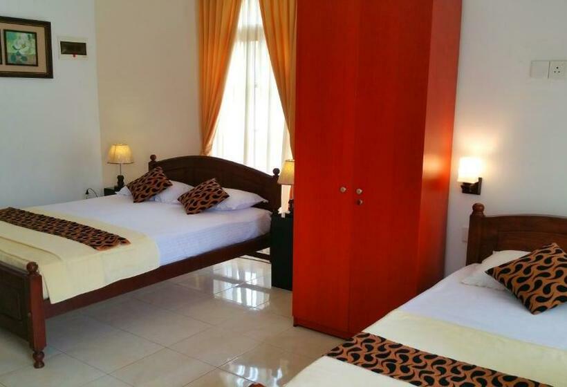 חדר דלוקס לשלושה, Holiday Fashion Inn