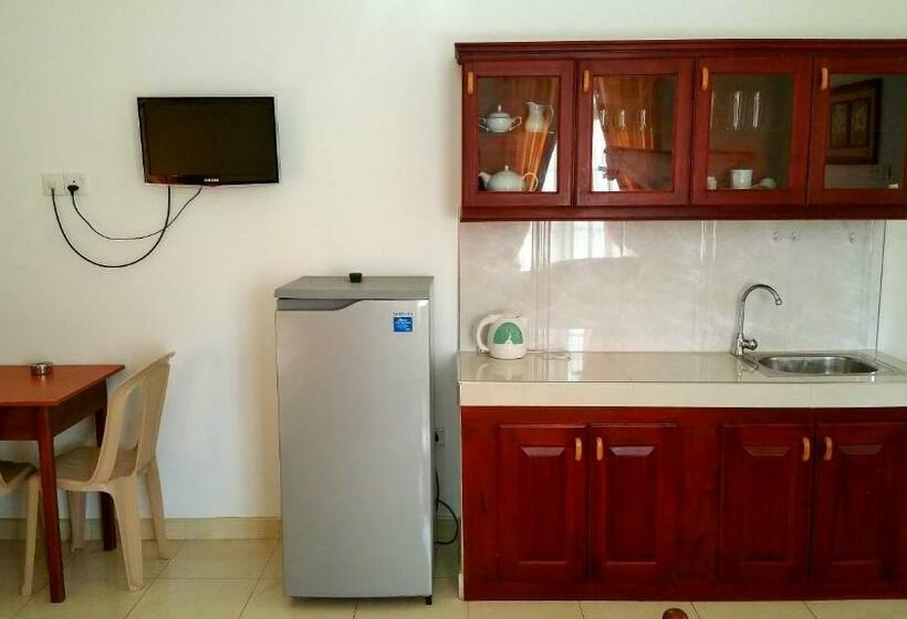 חדר דלוקס לשלושה, Holiday Fashion Inn