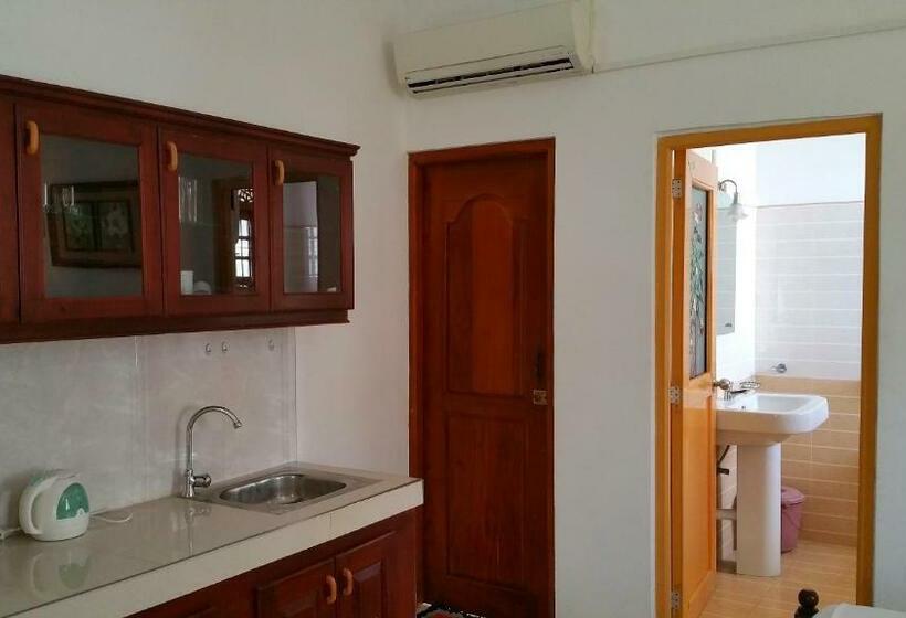 חדר דלוקס לשלושה, Holiday Fashion Inn