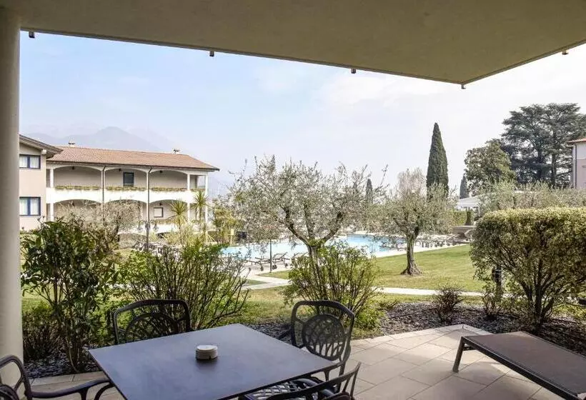 デラックストリプルルーム, Bella Hotel & Restaurant With Private Dock For Mooring Boats