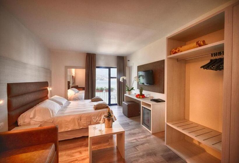 Номер Deluxe Вид на Озеро, Bella Hotel & Restaurant With Private Dock For Mooring Boats