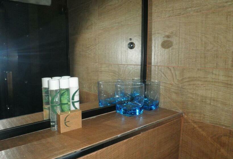 スタンダードルーム, Aquarian Tide